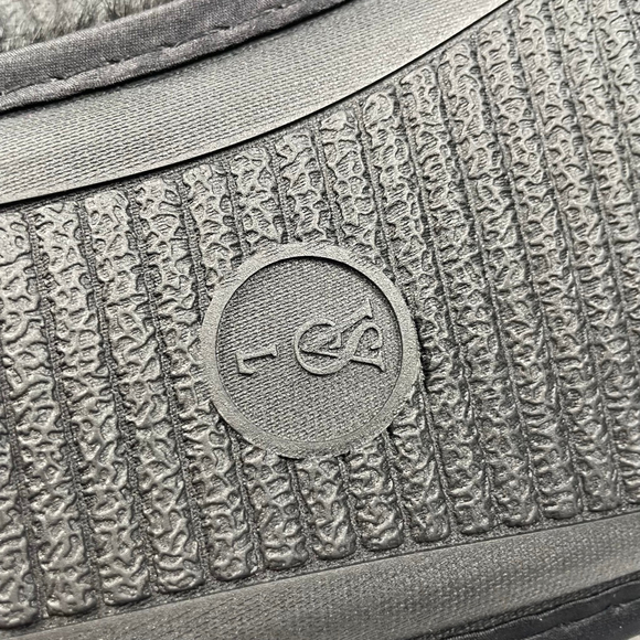 NWT Victoria's Secret Signature Satin Faux Fur Slippers Black Size L 9-10 - Picture 7 of 13